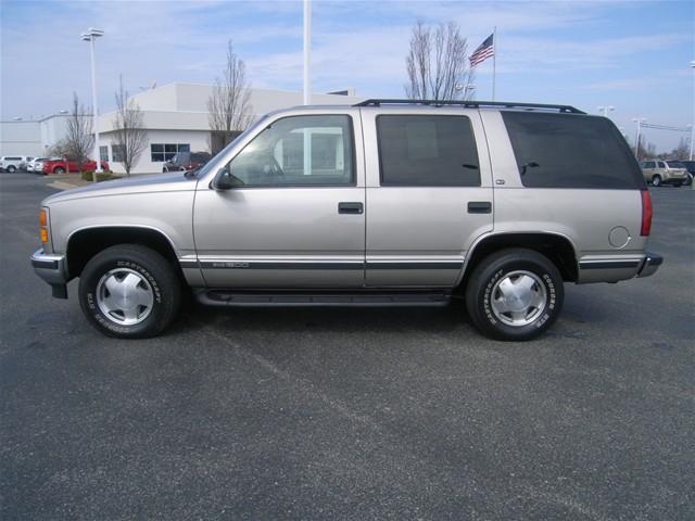 GMC Yukon Denali 1999 photo 1