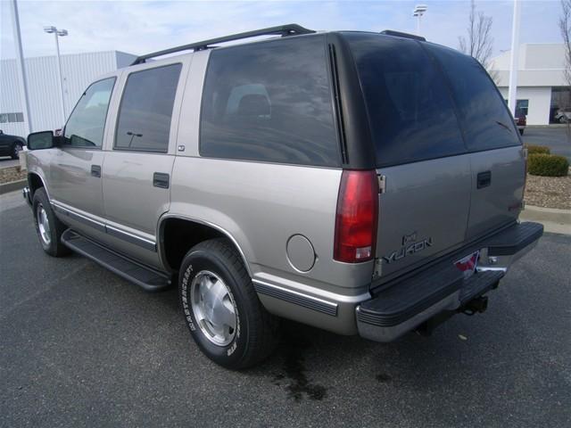 GMC Yukon Denali 1999 photo 2