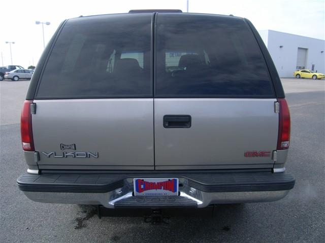 GMC Yukon Denali 1999 photo 3