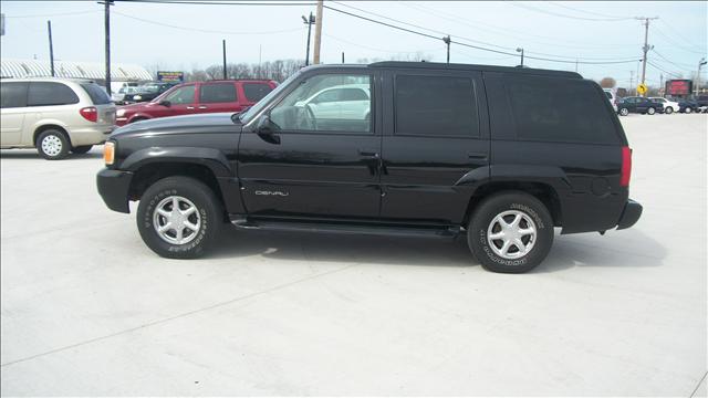GMC Yukon Denali 1999 photo 2