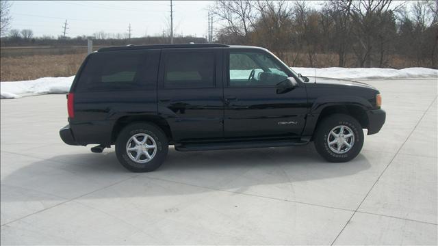 GMC Yukon Denali 1999 photo 1