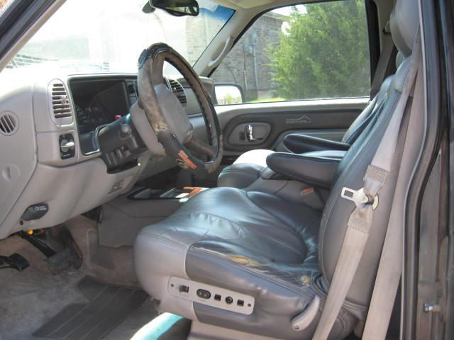 GMC Yukon Denali 1999 photo 3