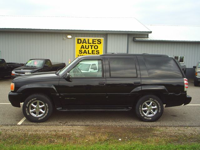 GMC Yukon Denali 1999 photo 1