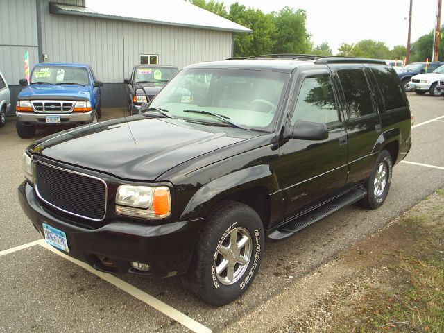 GMC Yukon Denali 1999 photo 2
