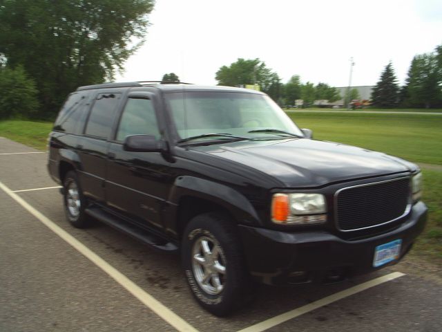GMC Yukon Denali 1999 photo 3