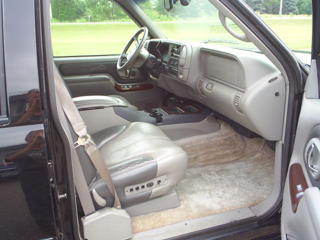 GMC Yukon Denali 1999 photo 4