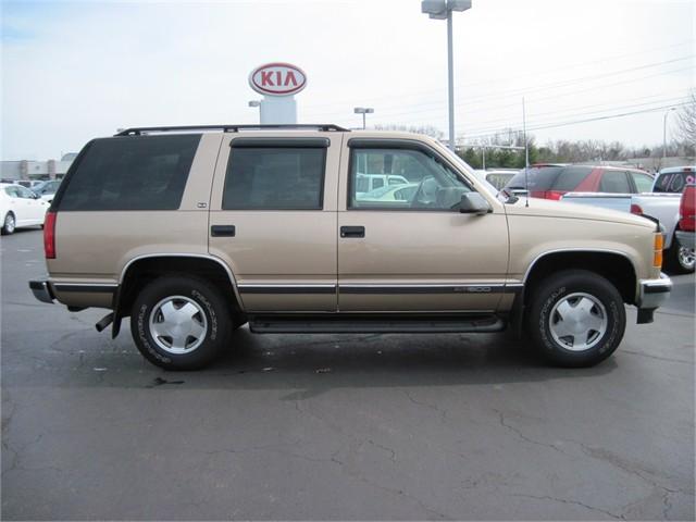 GMC Yukon Denali 1999 photo 1