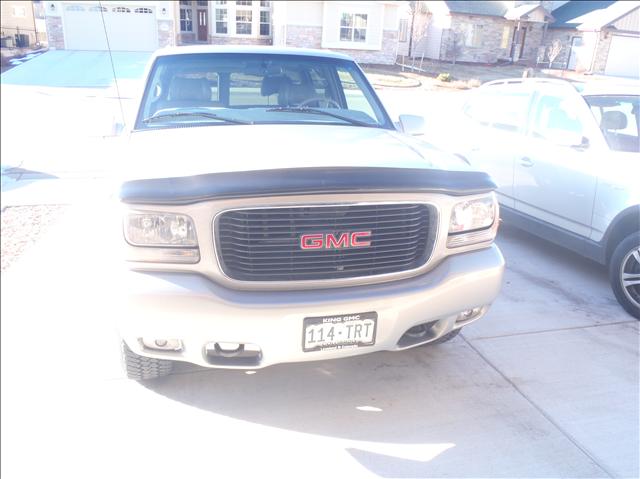 GMC Yukon Denali 1999 photo 2