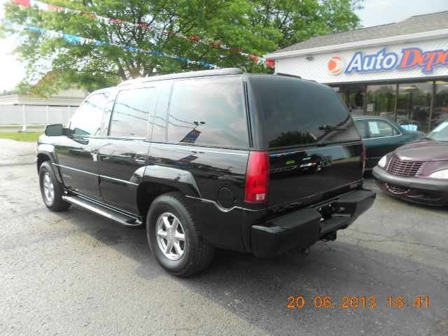 GMC Yukon Denali 4x4 Crew Cab LE SUV