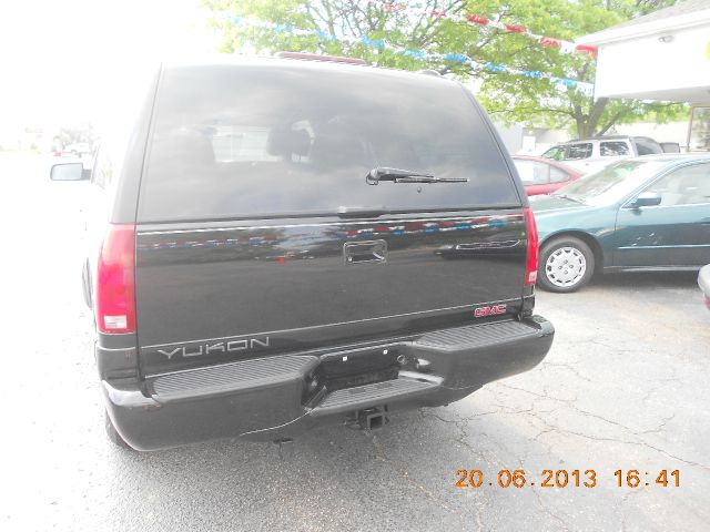 GMC Yukon Denali 1999 photo 1