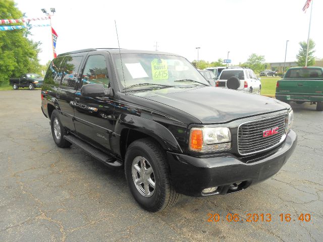 GMC Yukon Denali 1999 photo 3