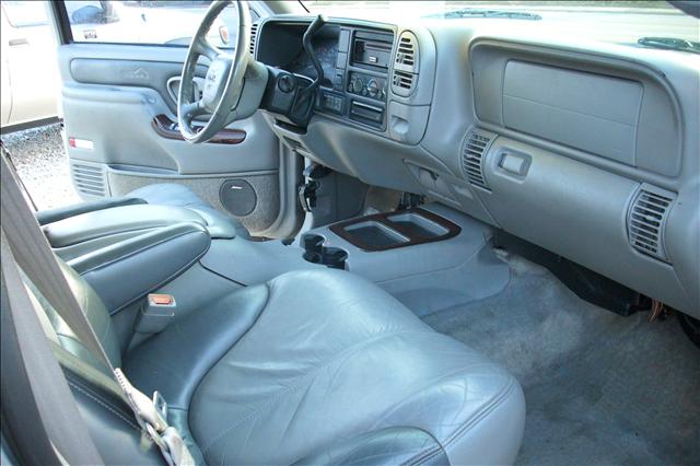 GMC Yukon Denali 2000 photo 1