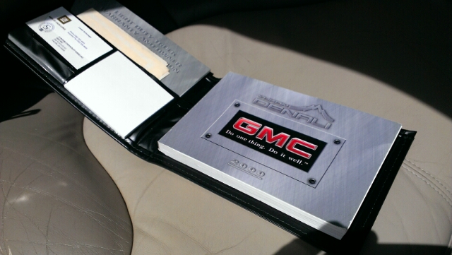 GMC Yukon Denali 2000 photo 11