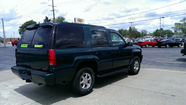 GMC Yukon Denali 2000 photo 12