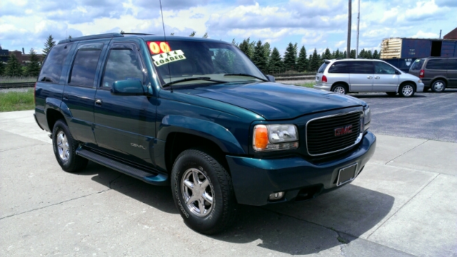 GMC Yukon Denali 2000 photo 16