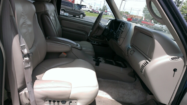 GMC Yukon Denali 2000 photo 18