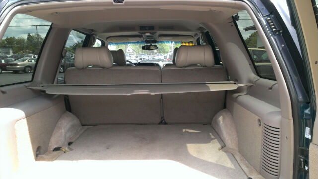 GMC Yukon Denali 2000 photo 3