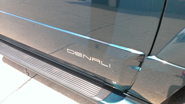 GMC Yukon Denali 2000 photo 6