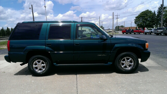 GMC Yukon Denali 2000 photo 9