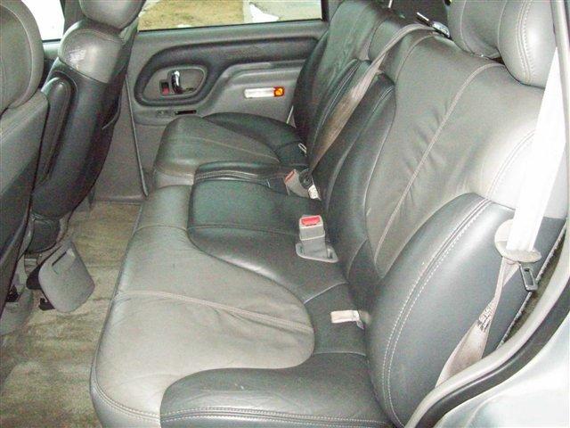 GMC Yukon Denali 2000 photo 2