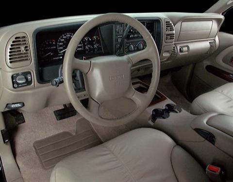 GMC Yukon Denali 2000 photo 2