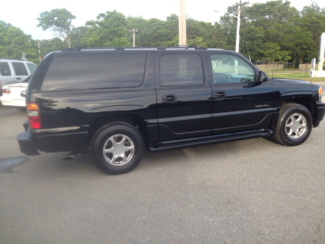 GMC Yukon Denali 2001 photo 3