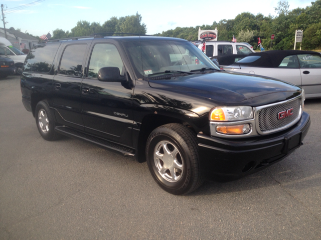 GMC Yukon Denali 2001 photo 4