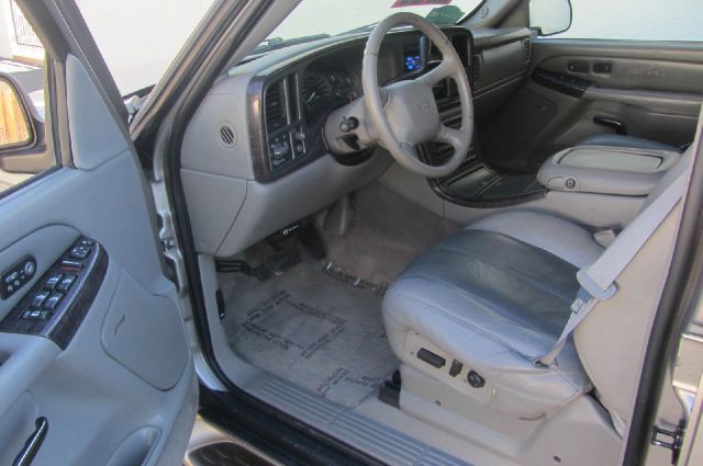 GMC Yukon Denali 2001 photo 1