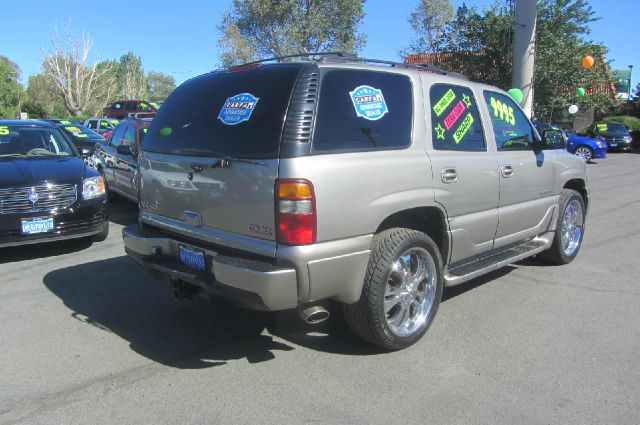 GMC Yukon Denali 2001 photo 3