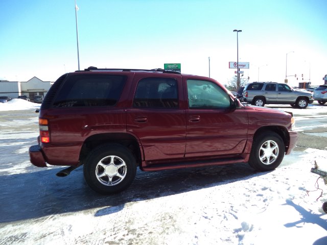 GMC Yukon Denali 2001 photo 1
