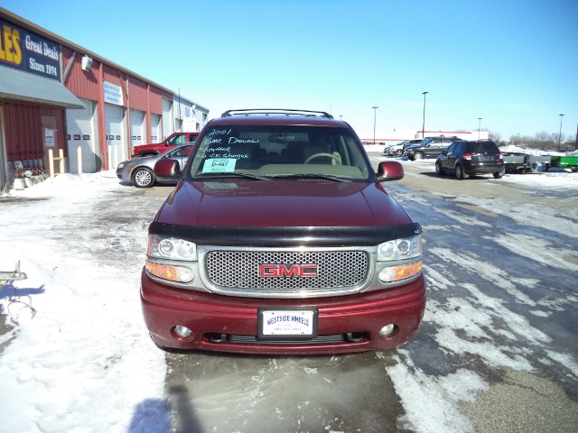 GMC Yukon Denali 2001 photo 2