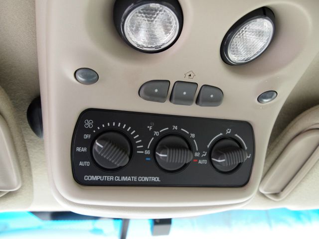 GMC Yukon Denali 2001 photo 12