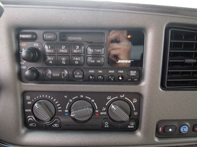 GMC Yukon Denali 2001 photo 13