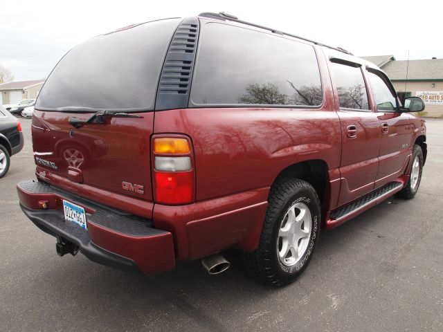 GMC Yukon Denali 2001 photo 18