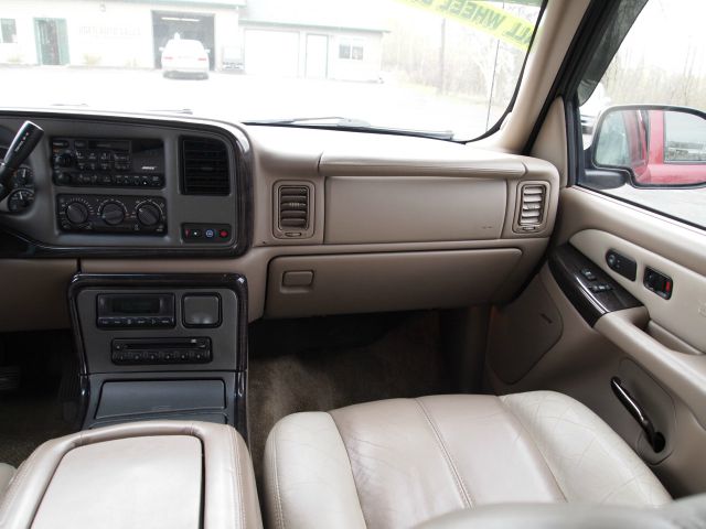 GMC Yukon Denali 2001 photo 19