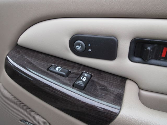 GMC Yukon Denali 2001 photo 2