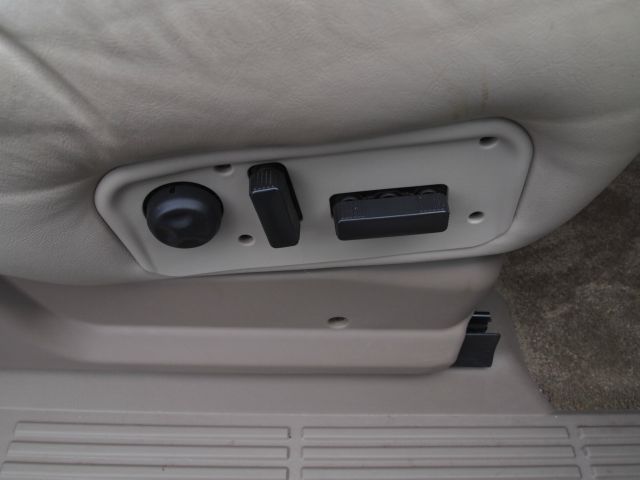 GMC Yukon Denali 2001 photo 21