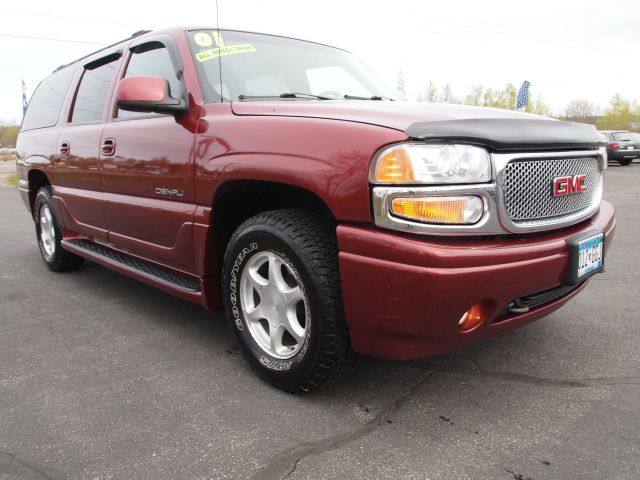 GMC Yukon Denali 2001 photo 23