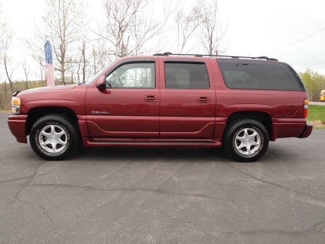 GMC Yukon Denali 2001 photo 24
