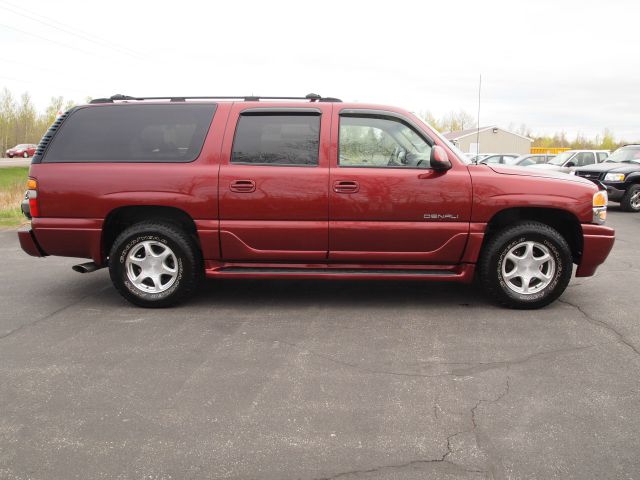 GMC Yukon Denali 2001 photo 26
