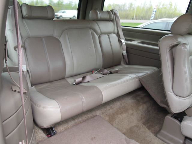 GMC Yukon Denali 2001 photo 27