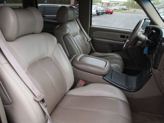 GMC Yukon Denali 2001 photo 28