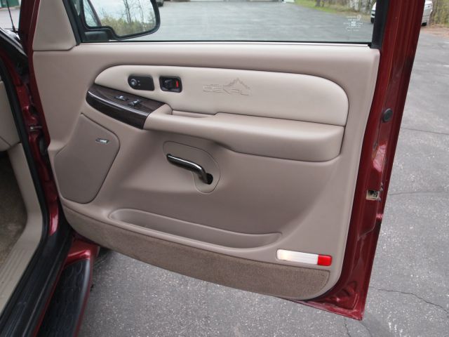 GMC Yukon Denali 2001 photo 3