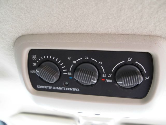 GMC Yukon Denali 2001 photo 6