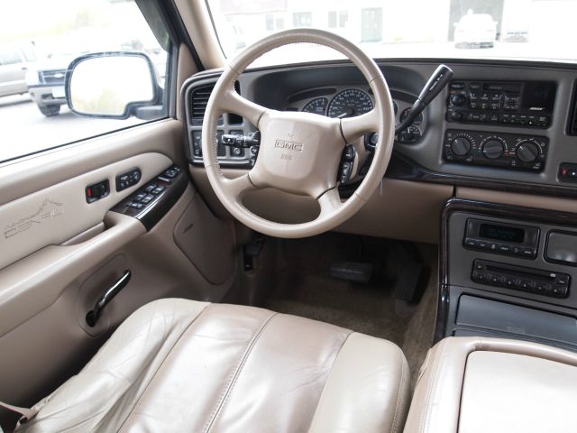 GMC Yukon Denali 2001 photo 7