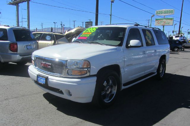GMC Yukon Denali 2001 photo 1