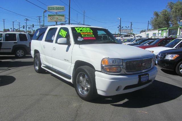 GMC Yukon Denali 2001 photo 4