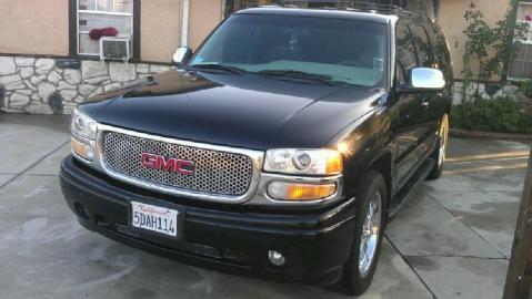 GMC Yukon Denali 2001 photo 2