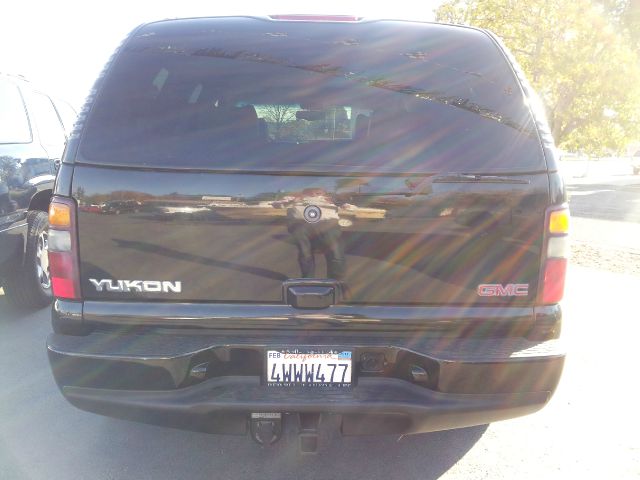 GMC Yukon Denali 2002 photo 3