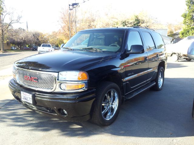 GMC Yukon Denali 2002 photo 4